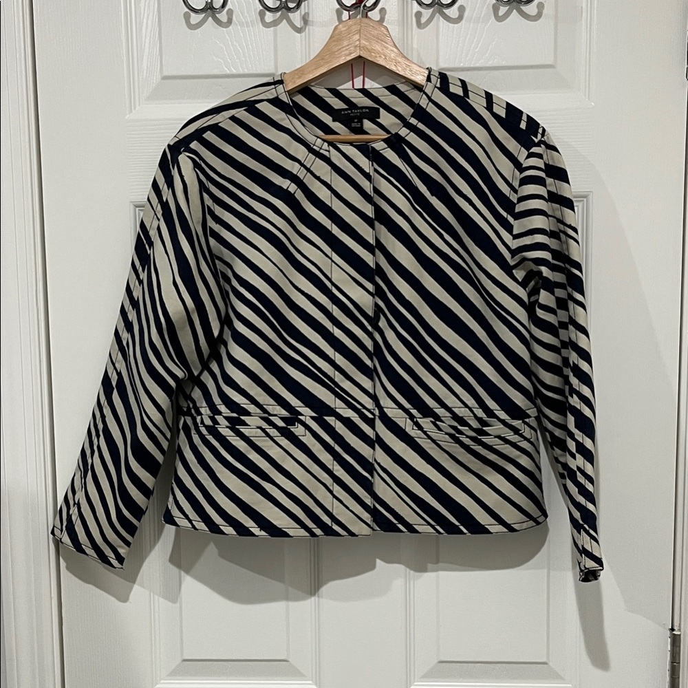 Ann Taylor Black and White Striped Collarless Blazer